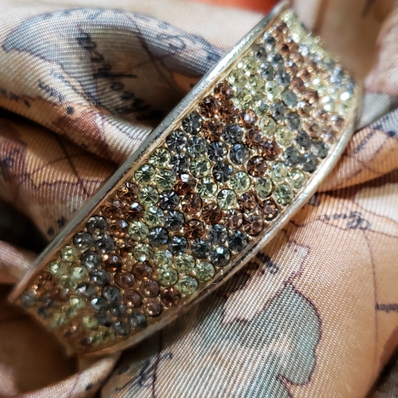 VTG gold tone cuff bangle w/Austrian crystal - Picture 3 of 12